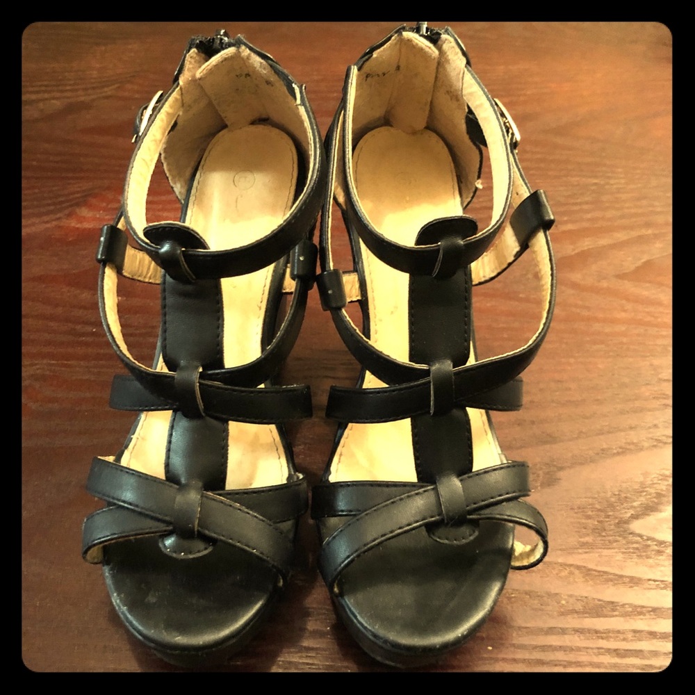 Jynx Black Wedges Size 6